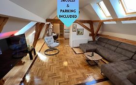La Luna Rustic Deluxe Apartment With Pool & Jacuzzi, Bikes And Secured Parking